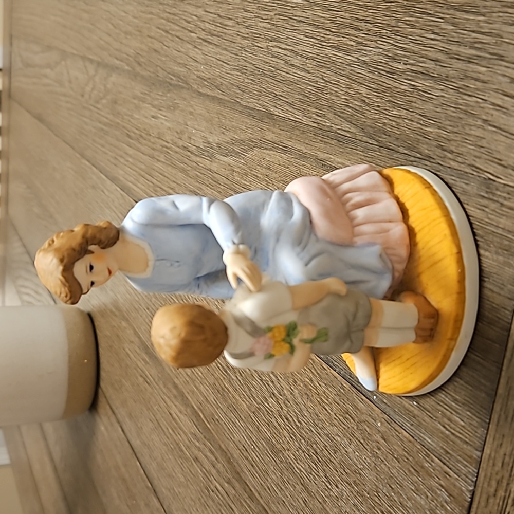 Heritage House "My Mother's Love" Figurine